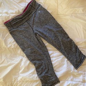 Women’s crop workout leggings